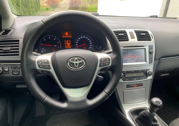 Toyota Avensis cena 35547 przebieg: 212000, rok produkcji 2014 z Jasło małe 191